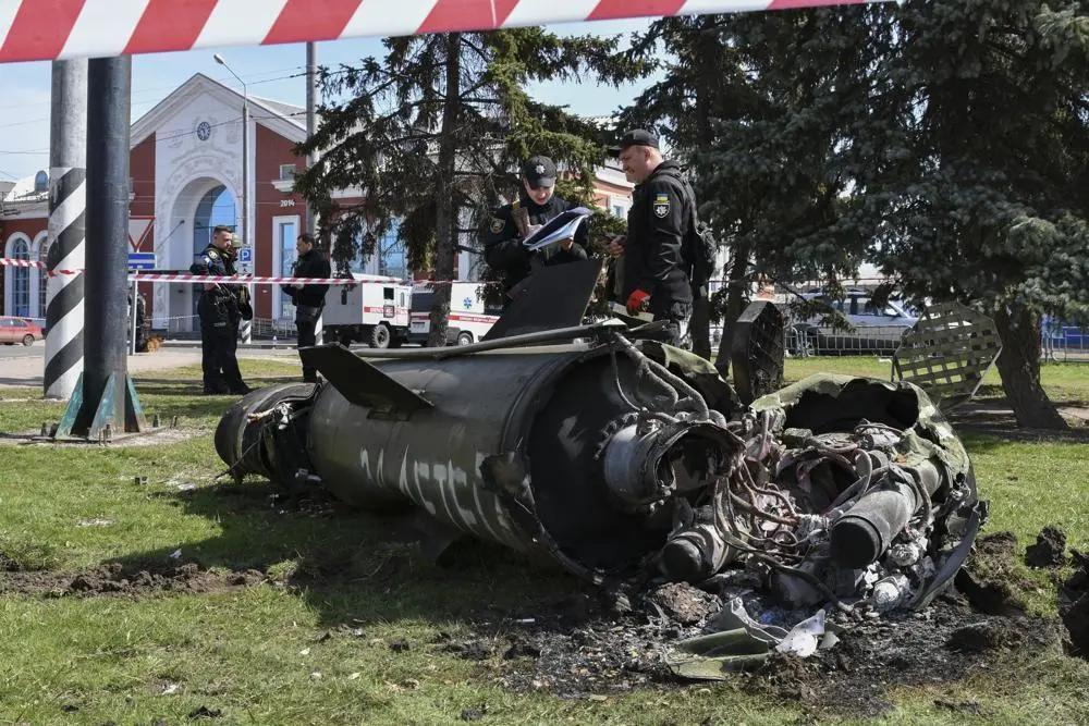 俄媒：基辅听到爆炸声 防空系统启动_俄前寡头霍多尔科夫斯基现身基辅独立广场演说_听到喀秋莎俄军人哭了